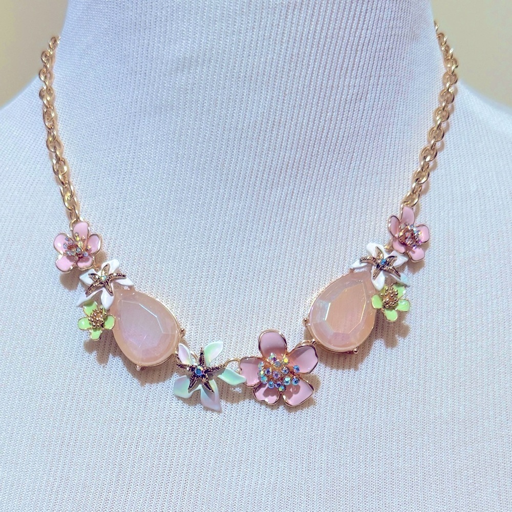 NWT Betsey Johnson Shell Yeah Floral and Starfish Necklace Flowers